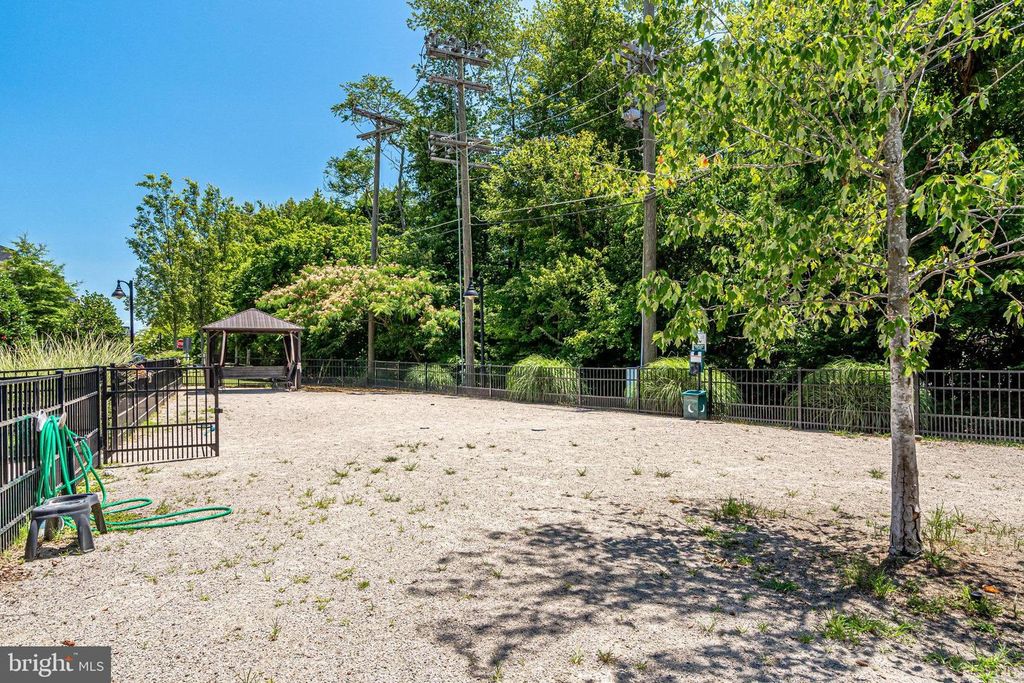 Image 43 of property listing at 145 RIVERHAVEN DR #352, Oxon Hill, MD 20745