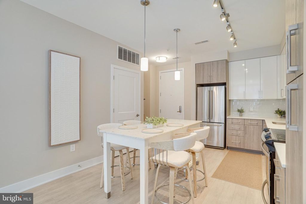 Image 4 of property listing at 145 RIVERHAVEN DR #352, Oxon Hill, MD 20745
