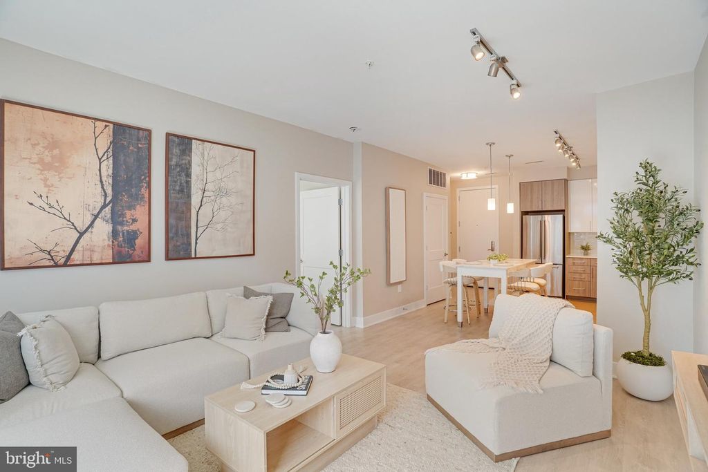 Image 7 of property listing at 145 RIVERHAVEN DR #352, Oxon Hill, MD 20745