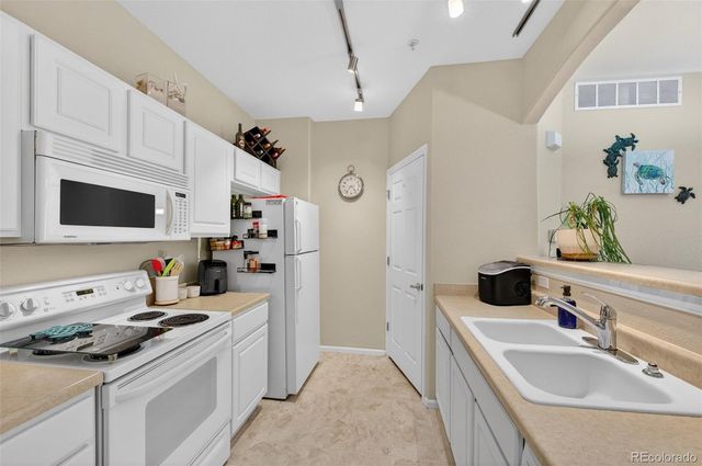 5255 Memphis Street 806, Denver, CO 80239