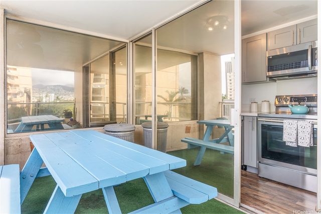 2421 Tusitala Street 401, Honolulu, HI 96815