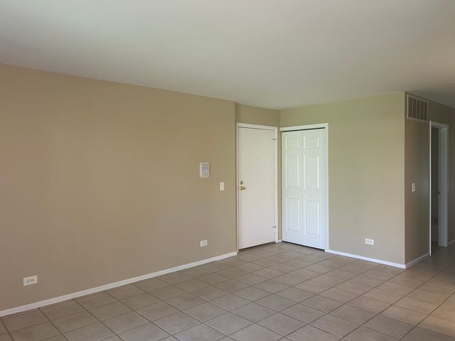 76 Margate Court C1, Schaumburg, IL 60193