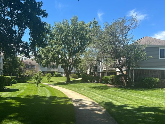 76 Margate Court C1, Schaumburg, IL 60193