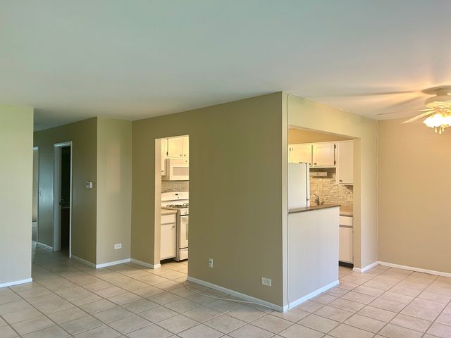 76 Margate Court C1, Schaumburg, IL 60193