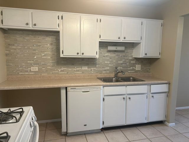 76 Margate Court C1, Schaumburg, IL 60193