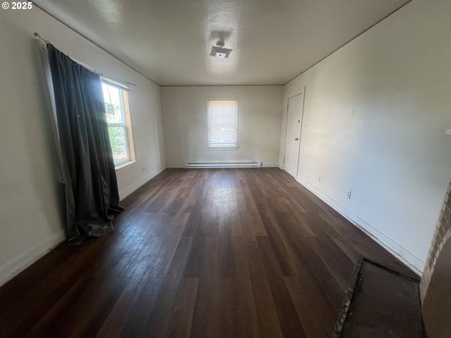 3015 DOVER St, Longview, WA 98632