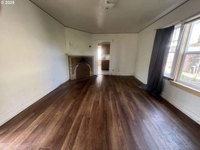 3015 DOVER St, Longview, WA 98632