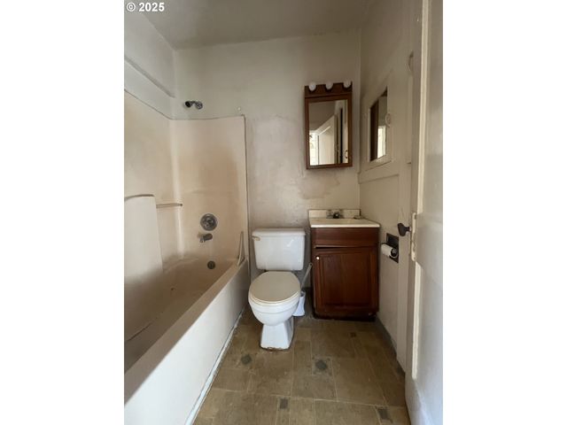 3015 DOVER St, Longview, WA 98632