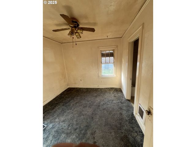 3015 DOVER St, Longview, WA 98632