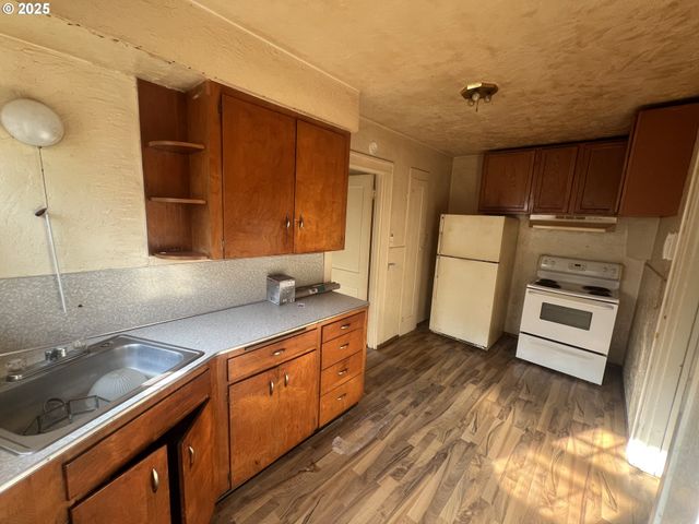 3015 DOVER St, Longview, WA 98632