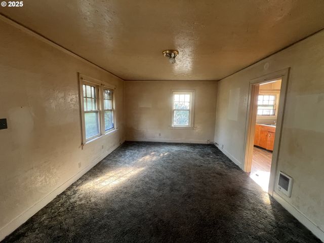 3015 DOVER St, Longview, WA 98632