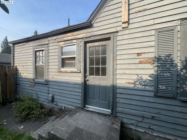 3015 DOVER St, Longview, WA 98632