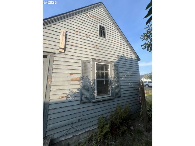 3015 DOVER St, Longview, WA 98632