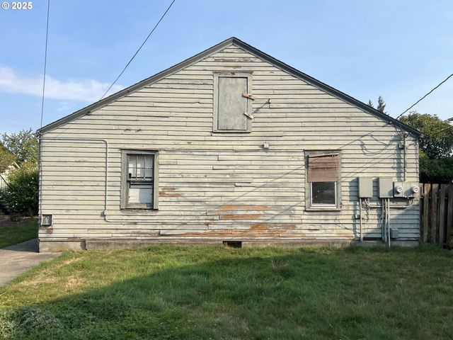 3015 DOVER St, Longview, WA 98632