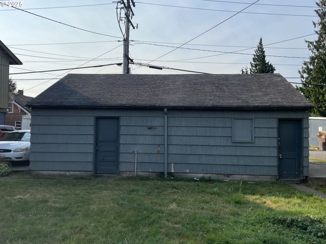 3015 DOVER St, Longview, WA 98632