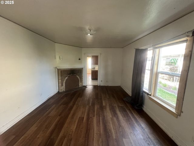 3015 DOVER St, Longview, WA 98632