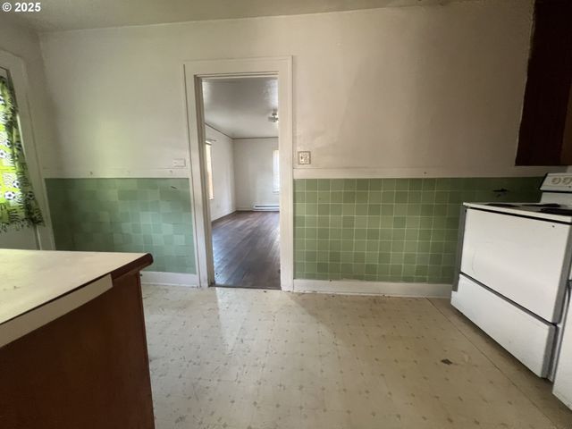 3015 DOVER St, Longview, WA 98632