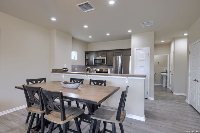 2541 CANYON LAKE FOREST DR, Canyon Lake, TX 78133