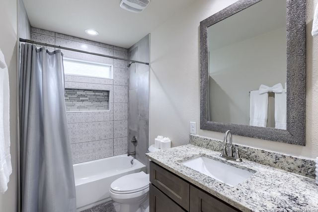 2541 CANYON LAKE FOREST DR, Canyon Lake, TX 78133