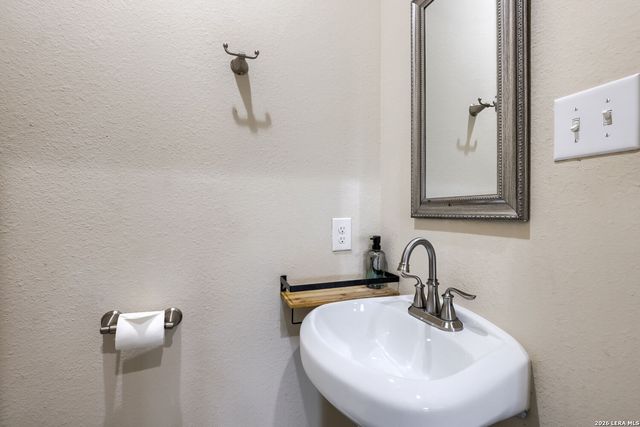 2541 CANYON LAKE FOREST DR, Canyon Lake, TX 78133