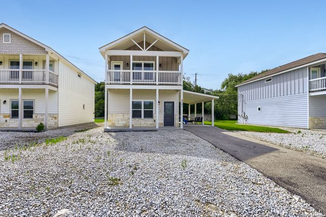 2541 CANYON LAKE FOREST DR, Canyon Lake, TX 78133