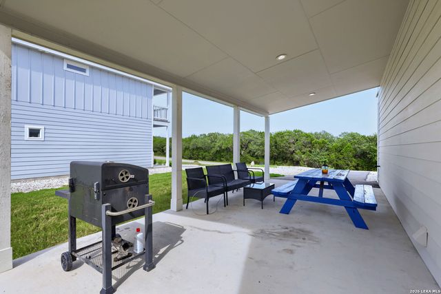 2541 CANYON LAKE FOREST DR, Canyon Lake, TX 78133