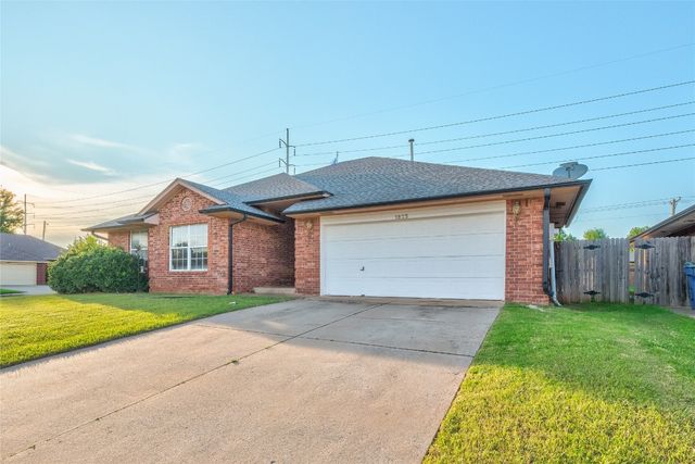 1825 PINNACLE Lane, Edmond, OK 73003
