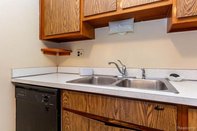 3026 Seaton Circuit, Warren, MI 48091