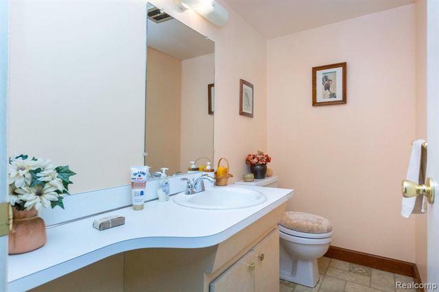 3026 Seaton Circuit, Warren, MI 48091