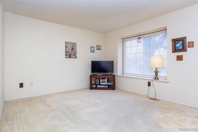 3026 Seaton Circuit, Warren, MI 48091