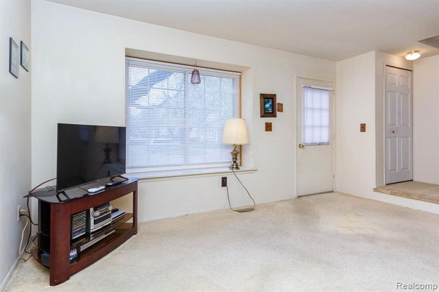 3026 Seaton Circuit, Warren, MI 48091