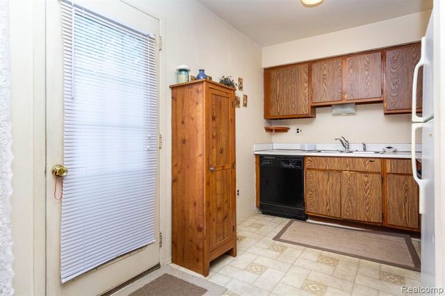 3026 Seaton Circuit, Warren, MI 48091