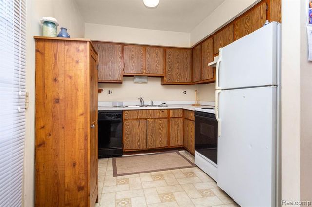 3026 Seaton Circuit, Warren, MI 48091