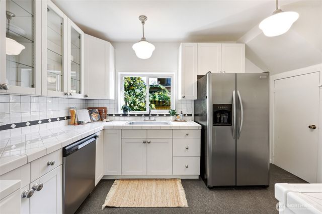 502 32nd Avenue, Seattle, WA 98122