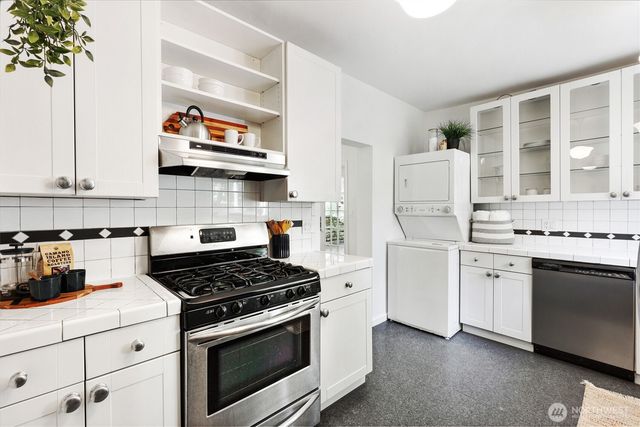 502 32nd Avenue, Seattle, WA 98122