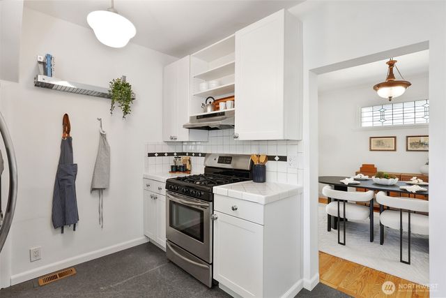 502 32nd Avenue, Seattle, WA 98122