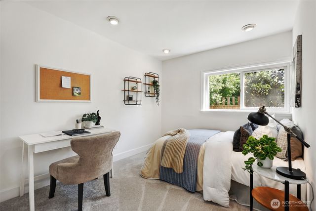 502 32nd Avenue, Seattle, WA 98122