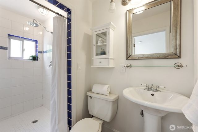 502 32nd Avenue, Seattle, WA 98122