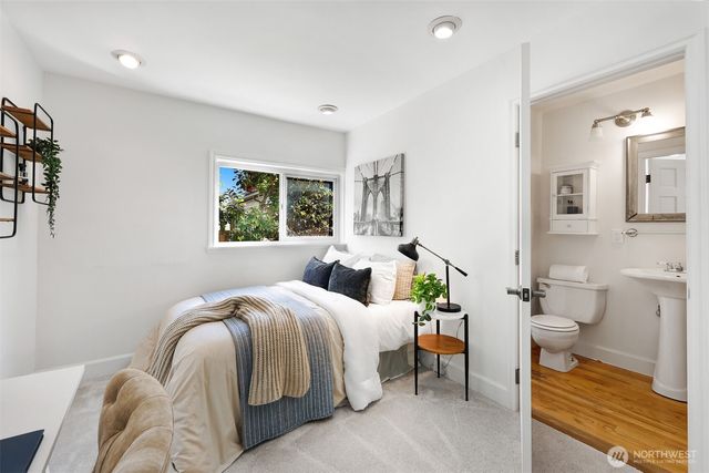 502 32nd Avenue, Seattle, WA 98122