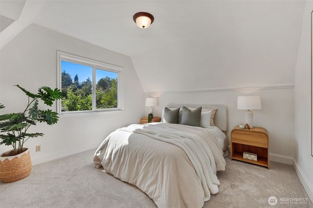 502 32nd Avenue, Seattle, WA 98122