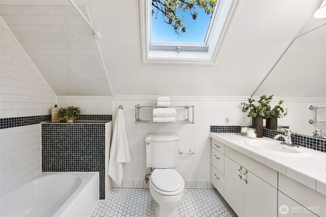 502 32nd Avenue, Seattle, WA 98122