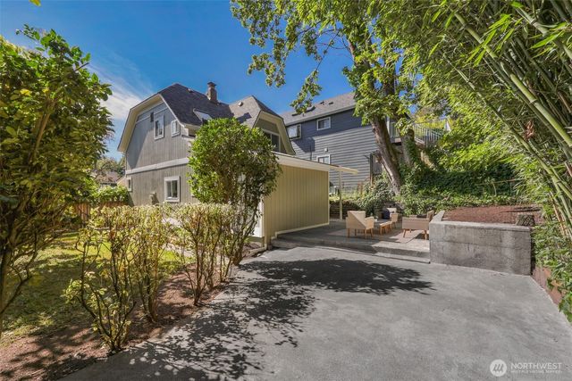502 32nd Avenue, Seattle, WA 98122