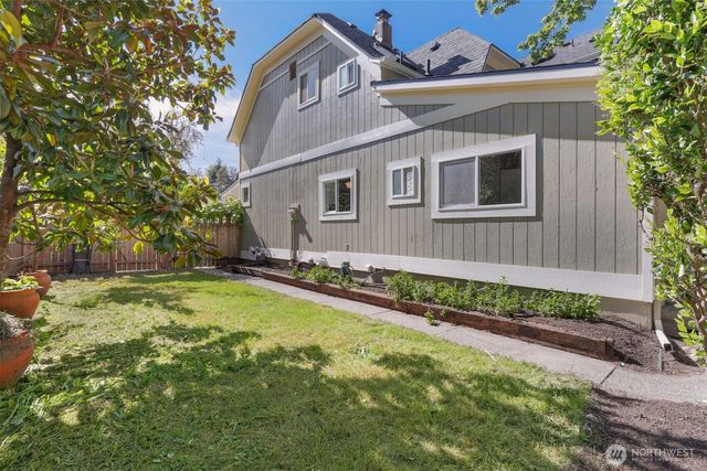 502 32nd Avenue, Seattle, WA 98122