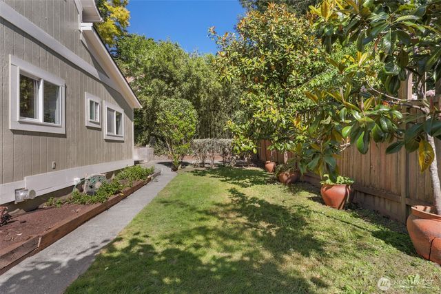 502 32nd Avenue, Seattle, WA 98122