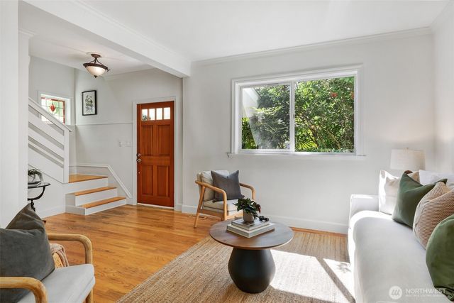 502 32nd Avenue, Seattle, WA 98122