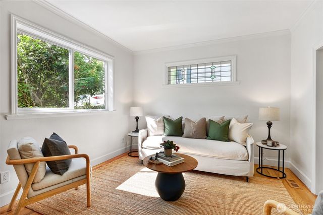502 32nd Avenue, Seattle, WA 98122