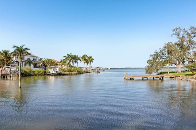 1739 BAYOU GRANDE BOULEVARD NE, St Petersburg, FL 33703