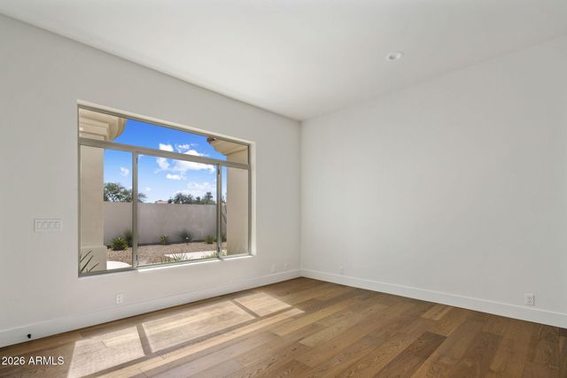 7676 E TUCKEY Lane, Scottsdale, AZ 85250