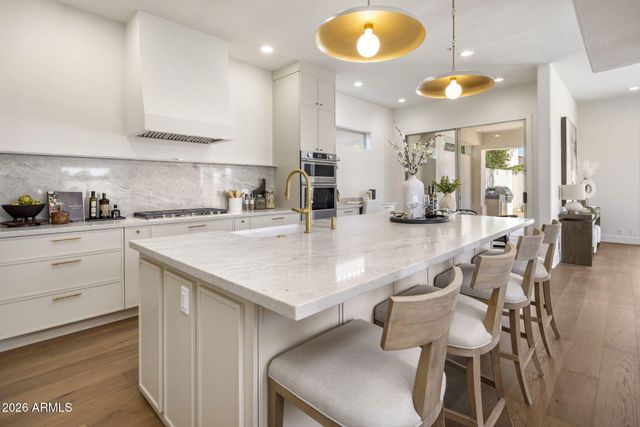 7676 E TUCKEY Lane, Scottsdale, AZ 85250