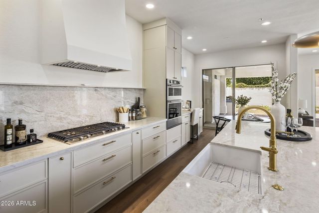 7676 E TUCKEY Lane, Scottsdale, AZ 85250